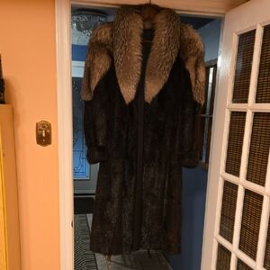 Chic Dark Fur Coat with Plush Collar